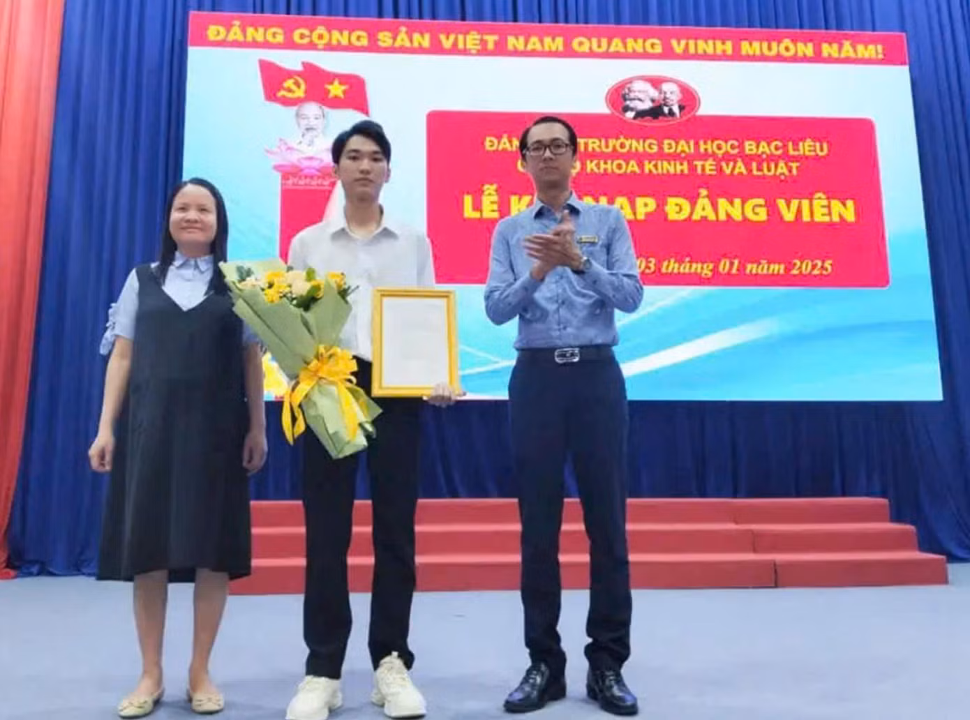 Trần Quốc Duy - Bí thư Chi đoàn lớp Quản trị kinh doanh (Trường Đại học Bạc Liêu), vừa được kết nạp Đảng.