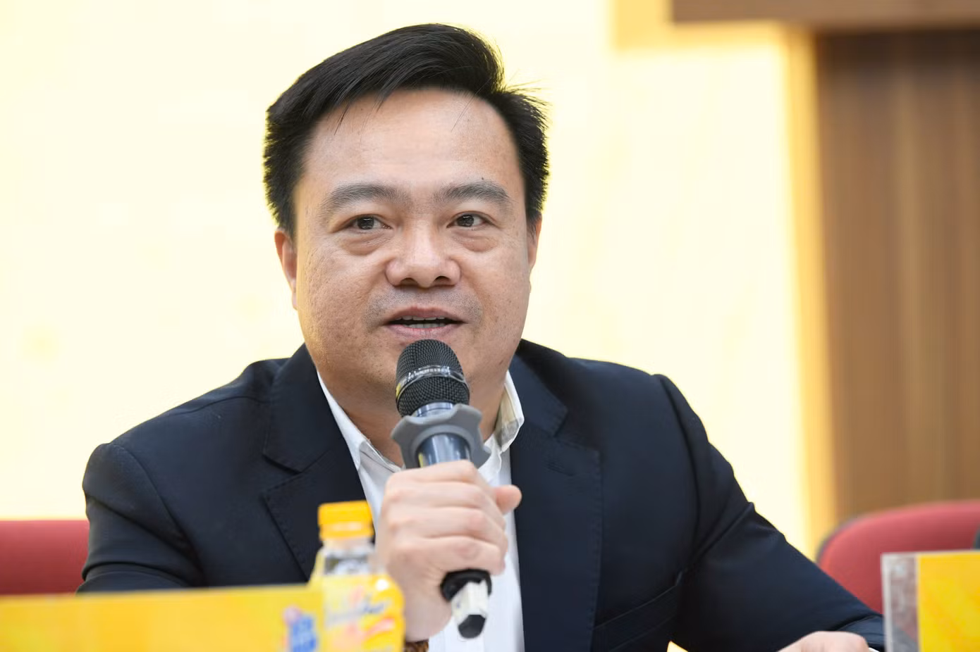 Ông Bùi Văn Phượng chia sẻ về giá trị giải thưởng Bền Đam Mê tại buổi họp báo.