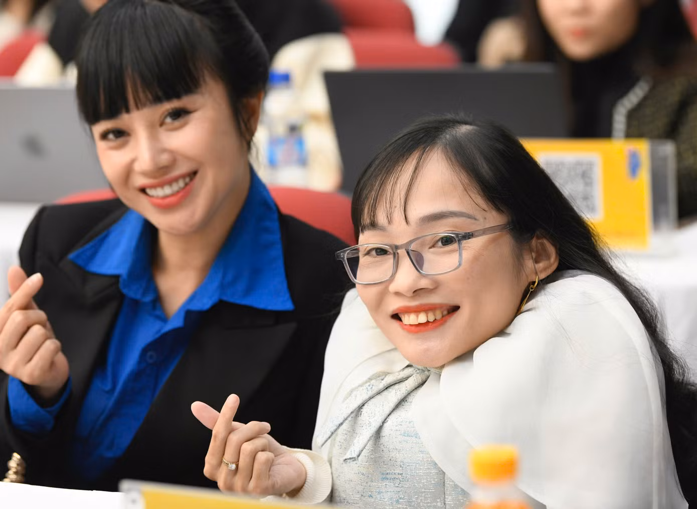 Nguyễn Thị Ngọc Tâm (bên phải ảnh) bền bỉ 21 năm với lớp học kèm cho học sinh tại địa phương. Ảnh: Trọng Tài Nguyễn Thị Ngọc Tâm (bên phải ảnh) bền bỉ 21 năm với lớp học kèm cho học sinh tại địa phương. Ảnh: Trọng Tài