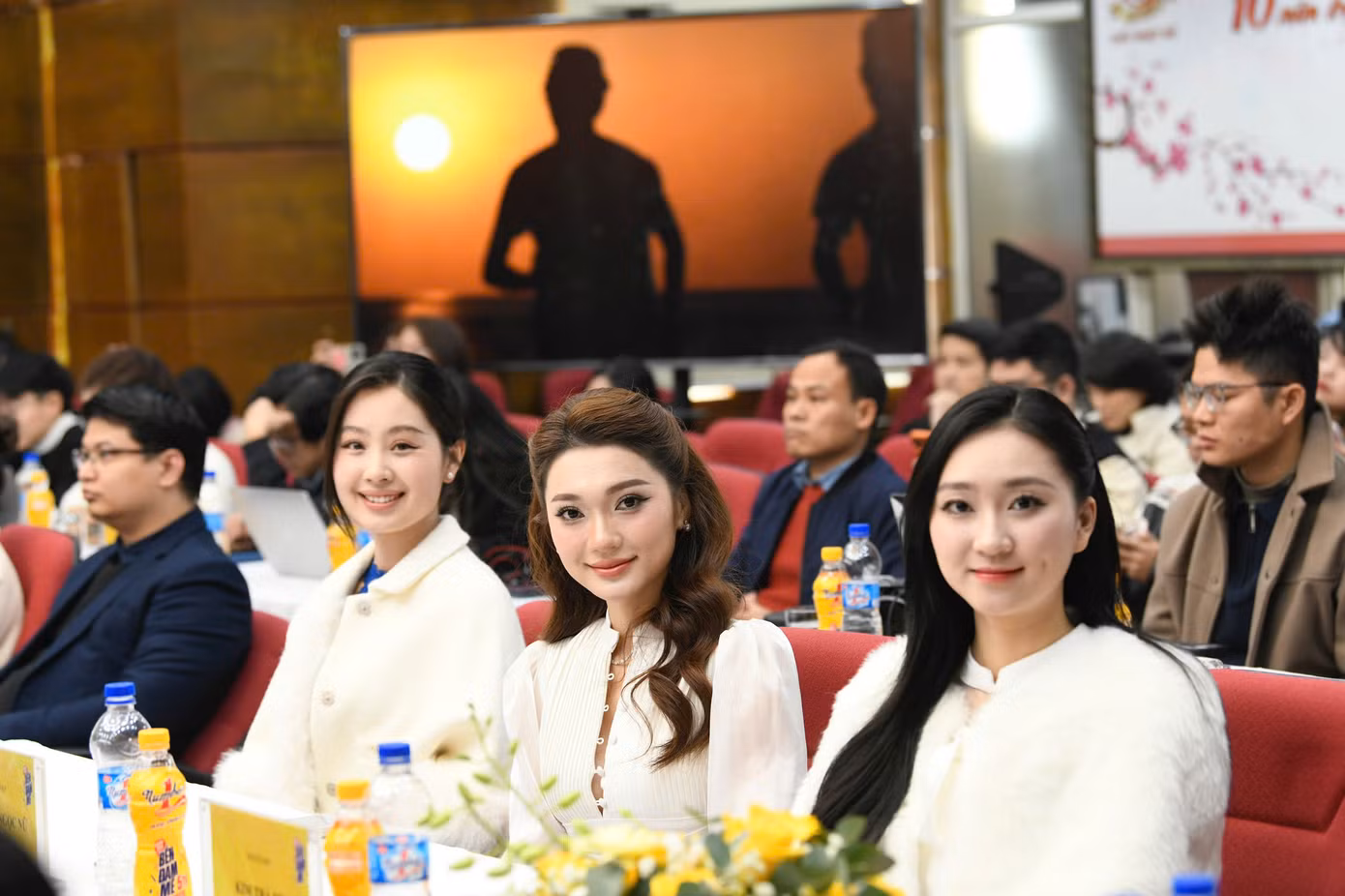 Các đại biểu, Gương mặt trẻ Việt Nam tiêu biểu và triển vọng, người đẹp cuộc thi Hoa hậu Việt Nam tham dự chương trình.