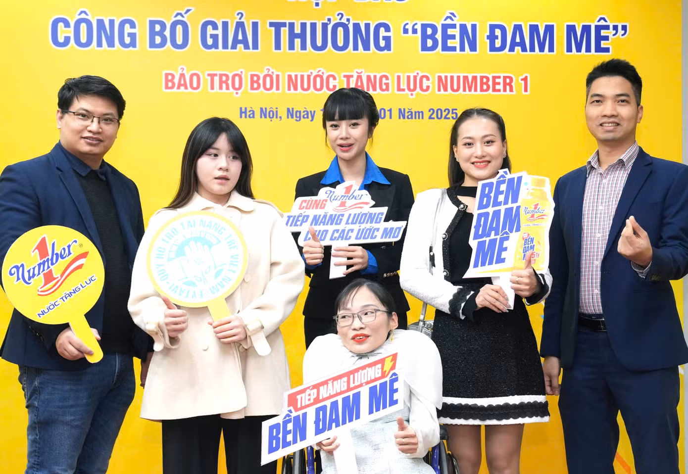 Gương mặt trẻ Việt Nam tiêu biểu và Gương mặt trẻ Việt Nam triển vọng tham dự chương trình họp báo.