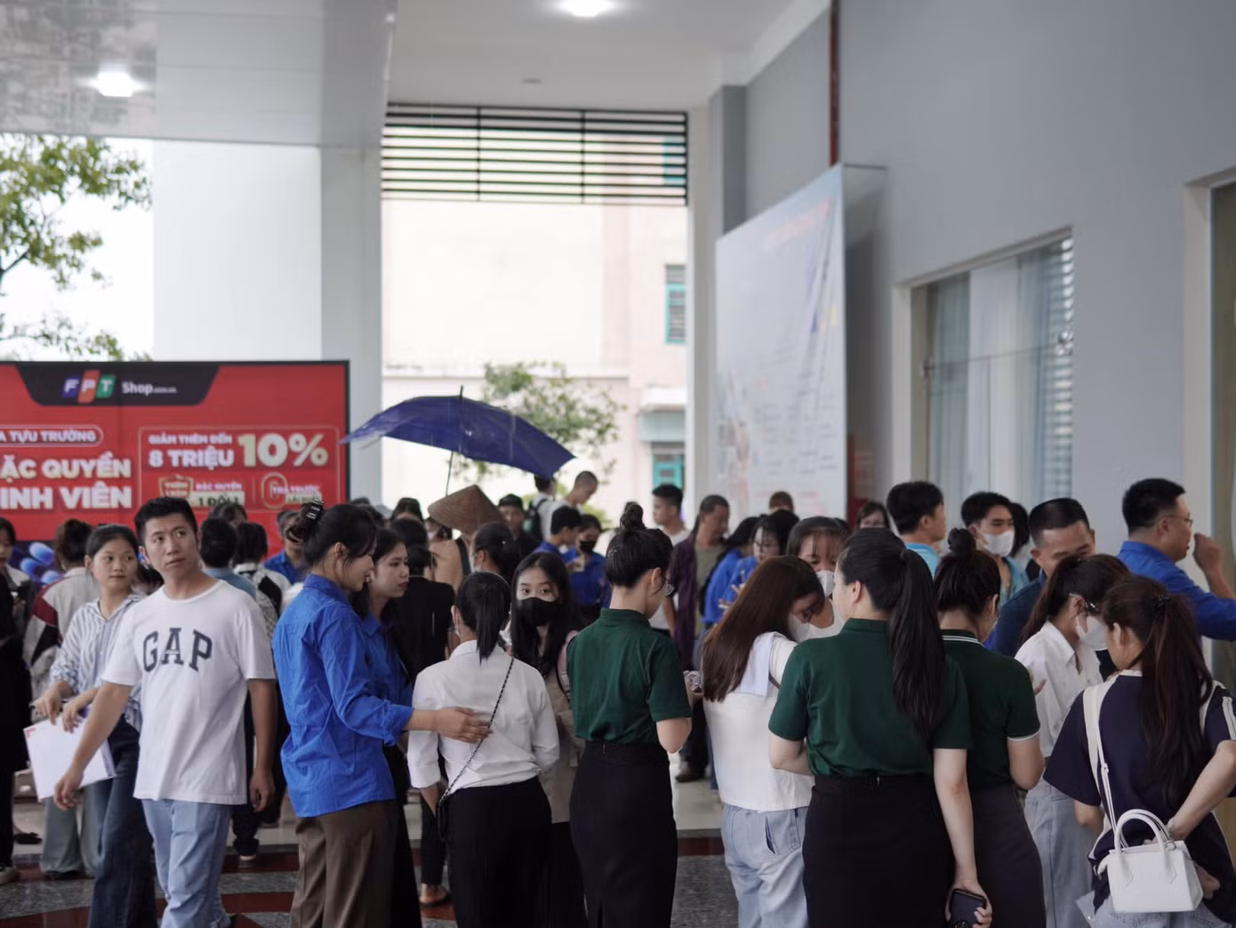 Chia sẻ với Tiền Phong, Anh Nguyễn Thái Sơn, Bí thư Đoàn trường, Giảng viên Khoa báo chí - Truyền thông, trường Đại học Khoa học, Đại học Thái Nguyên cho biết: “Từ ngày 23- 24/8, Trường Đại học Khoa học tổ chức đợt nhập học cho tân sinh viên K22. Ngày đầu tiên của đợt nhập học đã diễn ra rất thành công với nhiều cung bậc cảm xúc".
