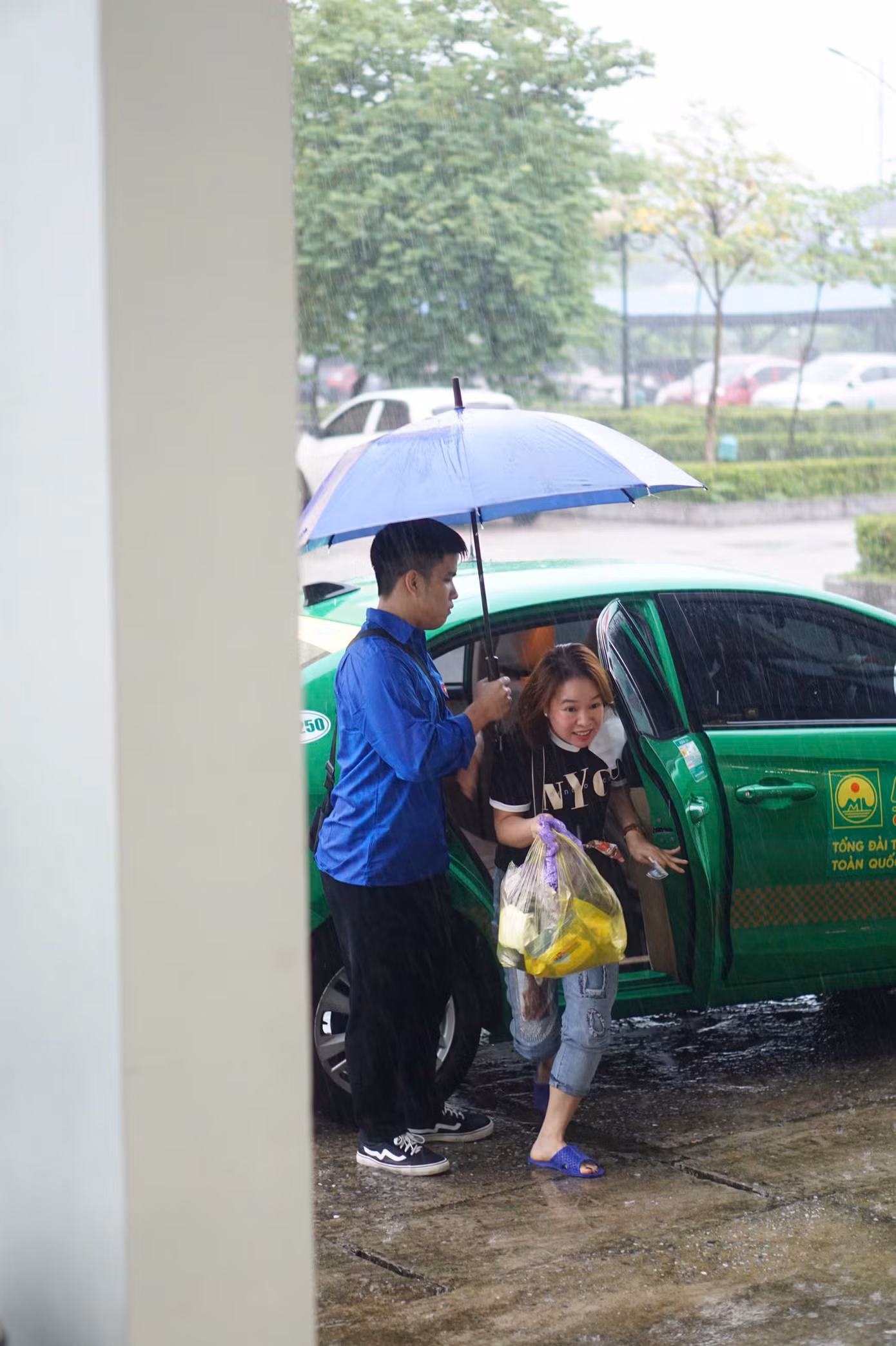 Riêng tại Thái Nguyên, do mưa lớn kéo dài, đã gây ngập cục bộ trên một số tuyến đường, nhất là quanh khu vực trường Đại học Khoa học, Đại học Thái Nguyên. Trước tình hình này, Đoàn Thanh niên của trường đã bố trí các đoàn viên chốt trực tại nhiều khu vực ngập lụt, để hỗ trợ tân sinh viên trong ngày đầu nhập học.