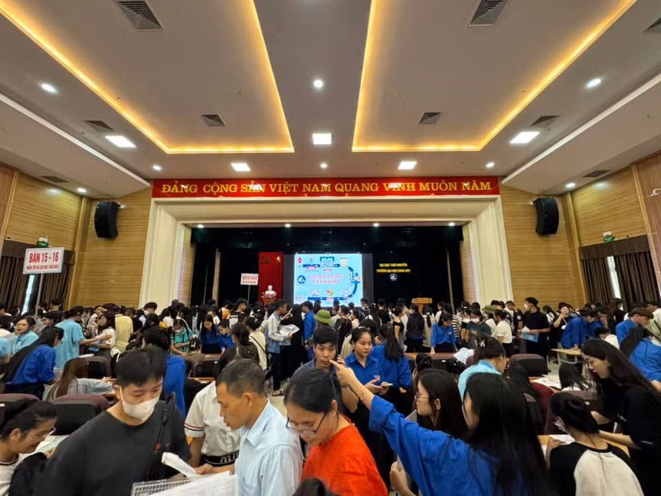 Đối với những trường hợp khác chưa tìm được phòng trọ, Đoàn thanh niên của trường sẽ hỗ trợ tìm phòng trọ để gia đình và tân sinh viên yên tâm về trường nhập học...