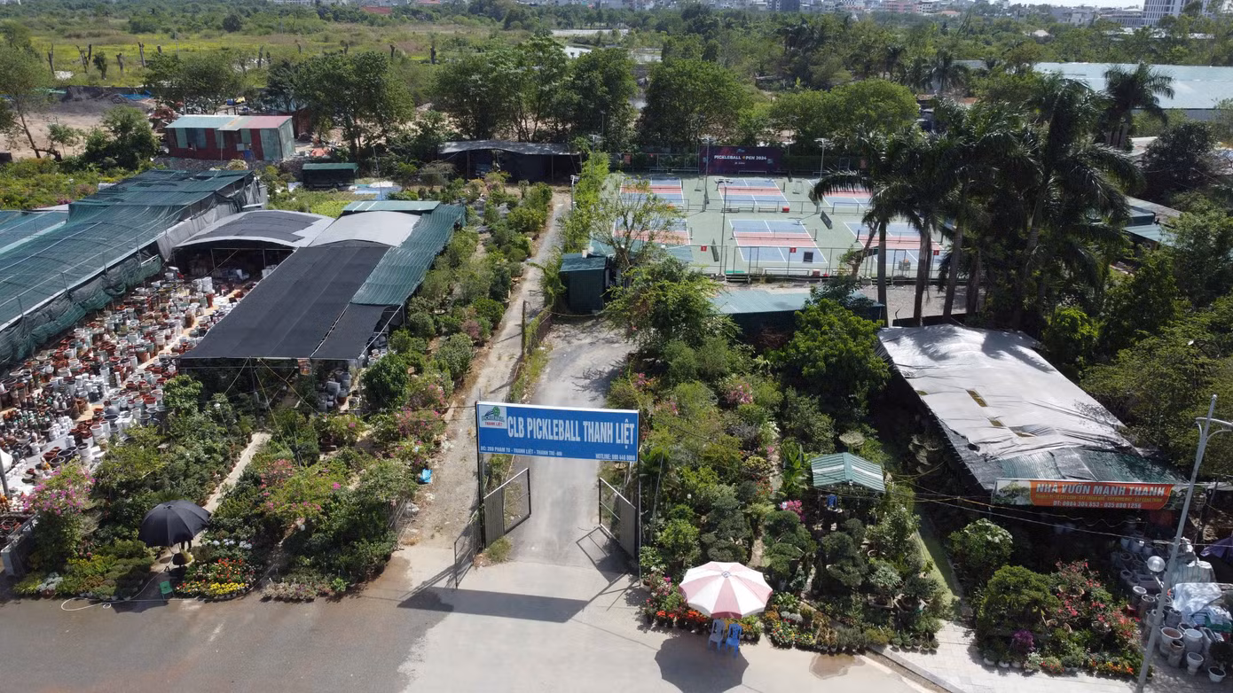 Tại khu đất nông nghiệp số 289 đường Phạm Tu, xã Thanh Liệt, huyện Thanh Trì, "CLB Pickleball Thanh Liệt" đã được hình thành với tổ hợp 6 sân.
