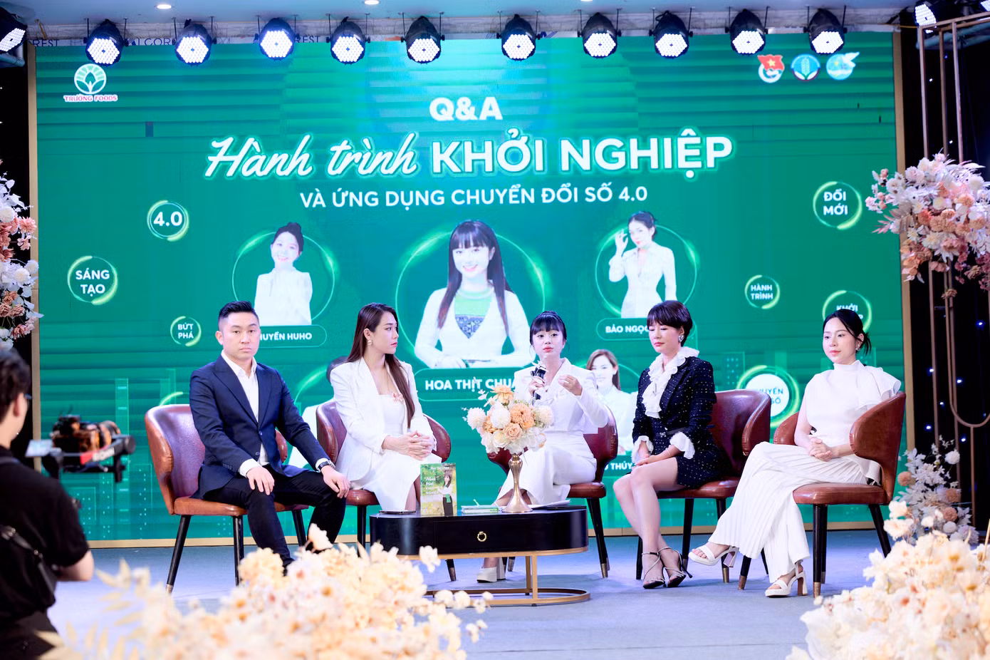 Các nữ CEO chia sẻ kinh nghiệm khởi nghiệp, xây dựng thương hiệu cá nhân, thương hiệu doanh nghiệp.