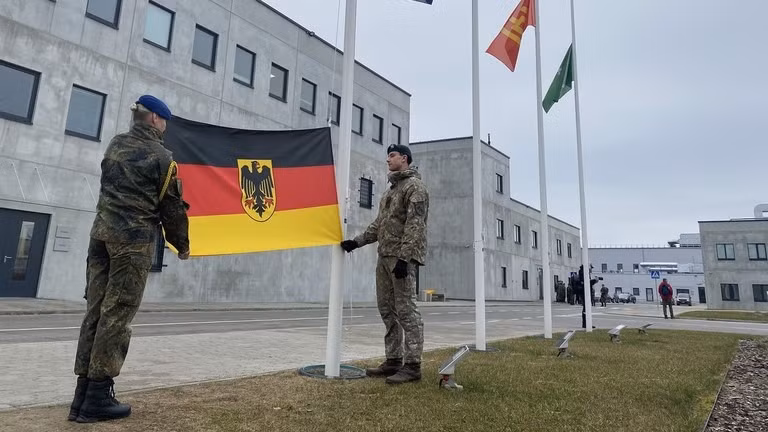 Lễ ra mắt Lữ đoàn Thiết giáp số 45 của Đức tại Lithuania ngày 1/4. (Ảnh: Getty Images)