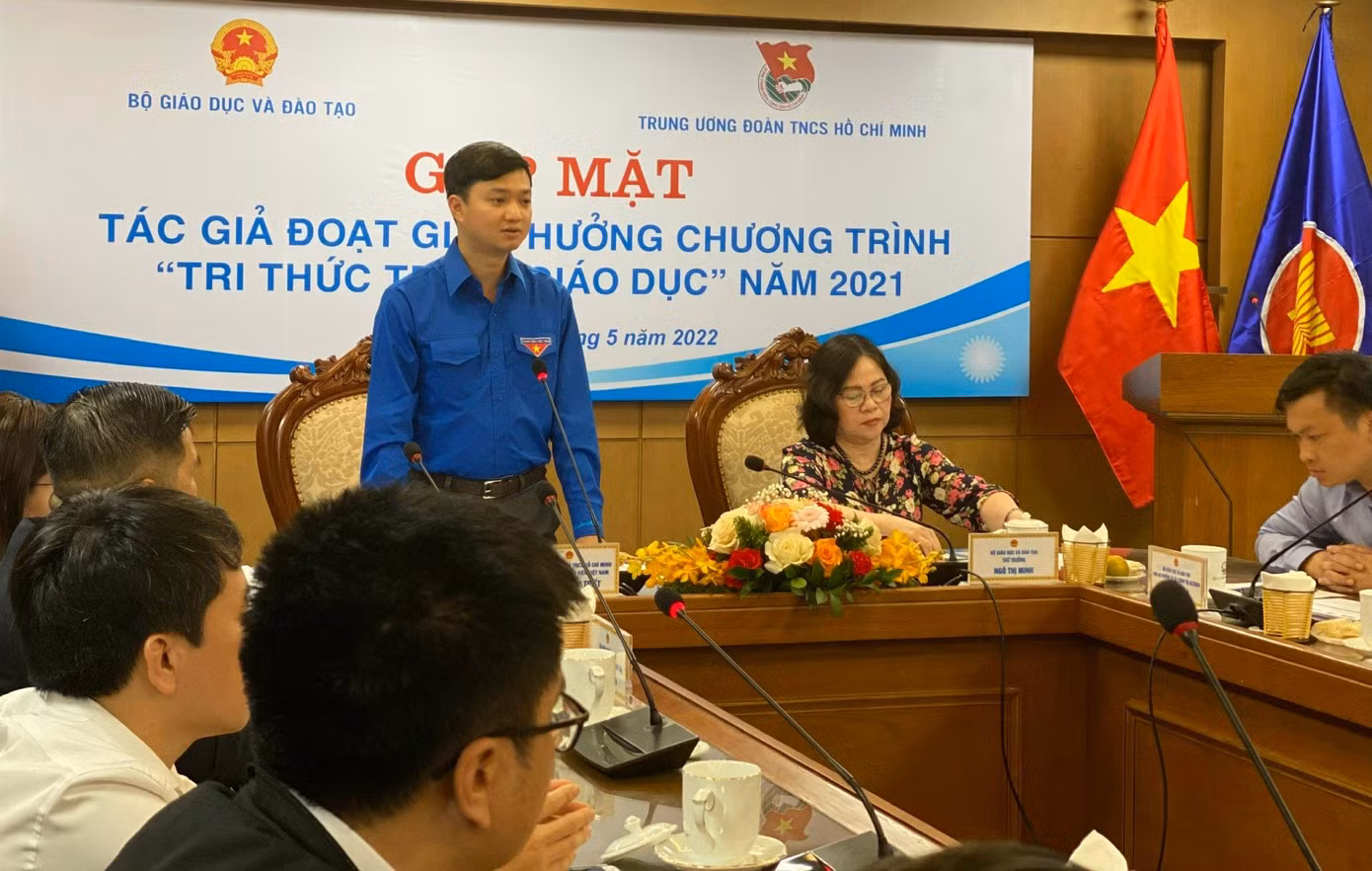Anh Nguyễn Minh Triết, Bí thư T.Ư Đoàn, Chủ tịch T.Ư Hội SVVN phát biểu tại buổi gặp mặt