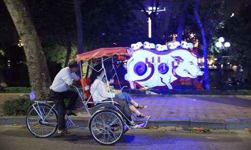 Trang trí đường phố Hà Nội dịp tết: Trang nhã nhưng chưa đột phá ảnh 1