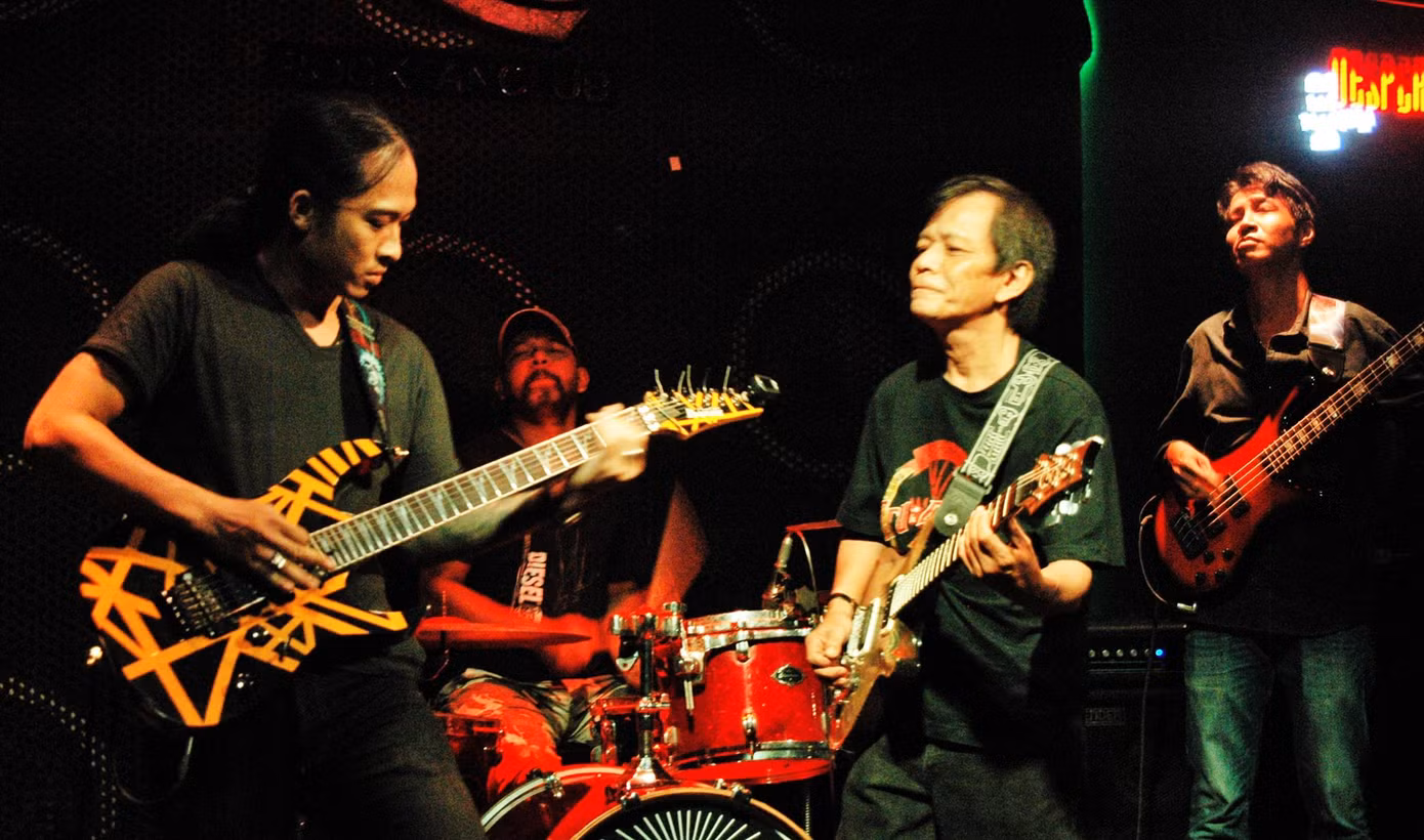 Khám phá lò luyện ghi ta rock ảnh 1