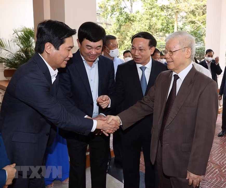 Tổng Bí thư Nguyễn Phú Trọng thăm và làm việc tại Quảng Ninh (ảnh TTXVN)