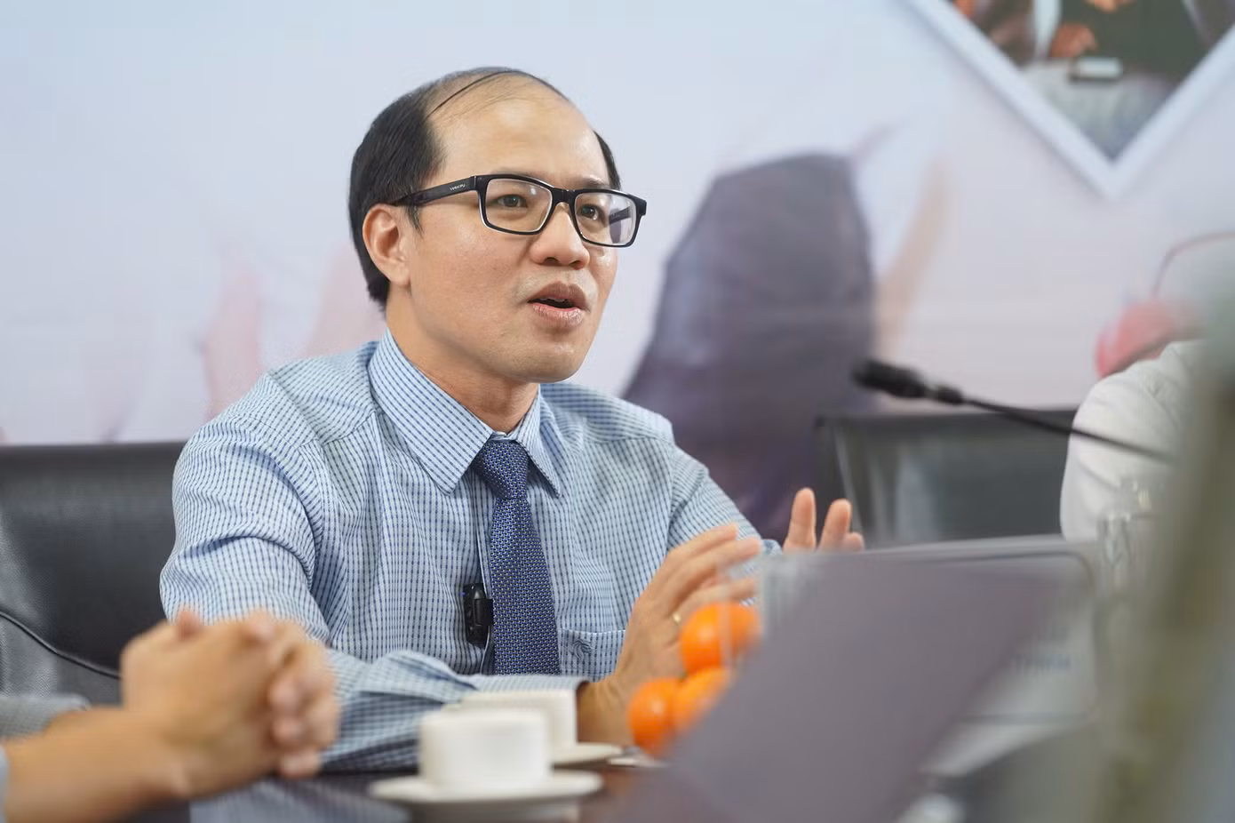 Thạc sĩ - Bác sĩ Vũ Trần Thiên Quân, Khoa Thăm dò chức năng hô hấp Bệnh viện Đại học Y Dược TPHCM chia sẻ tại buổi tọa đàm. Ảnh: Phạm Nguyễn.