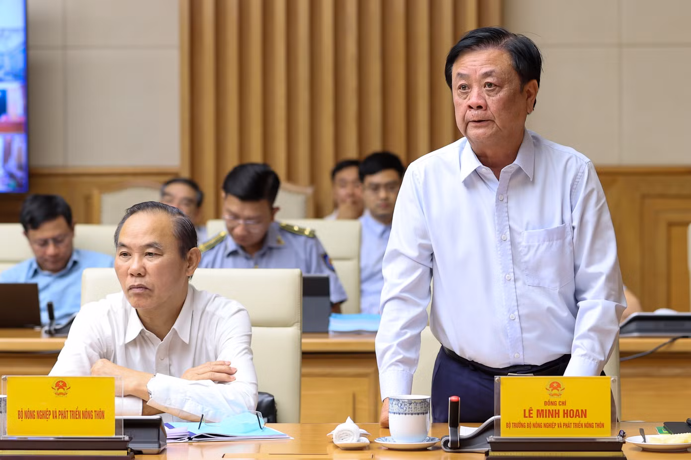 Bộ trưởng Bộ NN&amp;PTNT báo cáo tại hội nghị. Ảnh: Nhật Bắc