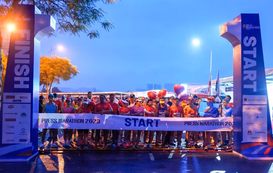 Giải chạy Press Marathon 2023 có các cự ly 5km,10km và đặc biệt Ban tổ chức đã xây dựng cung đường 21.6km mang ý nghĩa chúc mừng Ngày Báo chí Cách mạng Việt Nam. Năm nay, giải thu hút 500 VĐV tham gia, phần lớn là phóng viên, nhà báo công tác tại thủ đô Hà Nội và các địa phương lân cận. Giải chạy Press Marathon 2023 có các cự ly 5km,10km và đặc biệt Ban tổ chức đã xây dựng cung đường 21.6km mang ý nghĩa chúc mừng Ngày Báo chí Cách mạng Việt Nam. Năm nay, giải thu hút 500 VĐV tham gia, phần lớn là phóng viên, nhà báo công tác tại thủ đô Hà Nội và các địa phương lân cận.