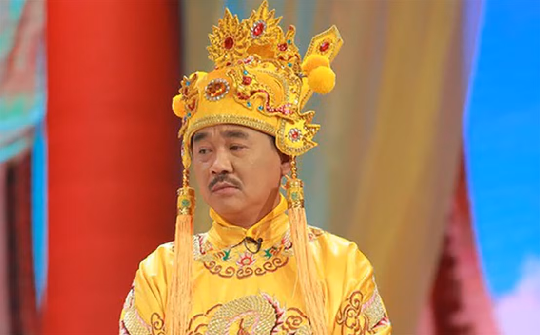 NSƯT Quốc Khánh gắn bó với vai Ngọc Hoàng từ Táo Quân 2004 đến nay.