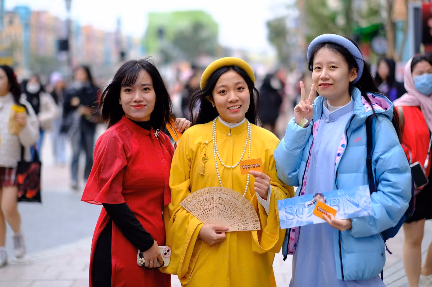 Một trong những trang phục được nhiều người lựa chọn khi "đu" show Anh trai vượt ngàn chông gai là cổ phục. Với nhiều người, chương trình thật sự mang văn hóa, cổ phục Việt đến gần giới trẻ hơn.