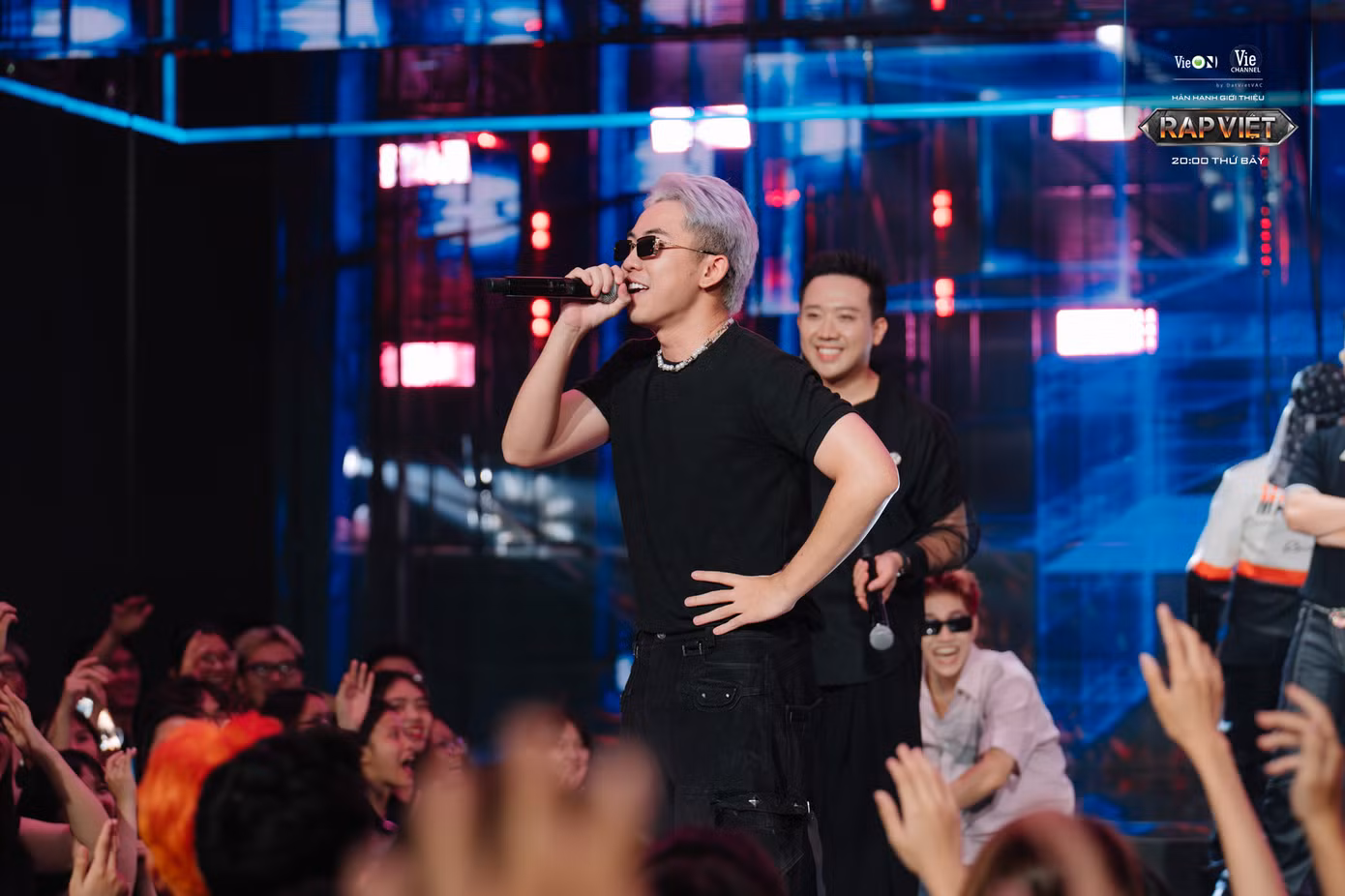 Những màn rap diss (rap tấn công) huấn luyện viên B Ray của các thí sinh Rap Việt được đăng tải trên nhiều nền tảng mạng xã hội.