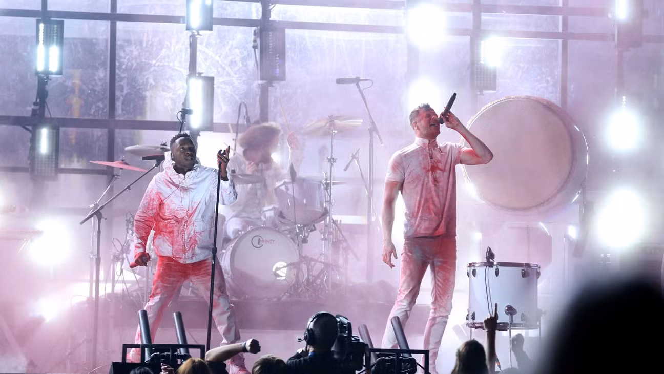 Nhóm nhạc Imagine Dragons góp mặt trong 8WONDER Winter 2024 với set diễn dài 75 phút.