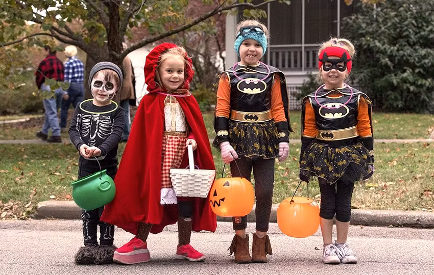 Hóa trang thành ma quỷ là một trong những hoạt động đặc sắc của lễ hội Halloween.