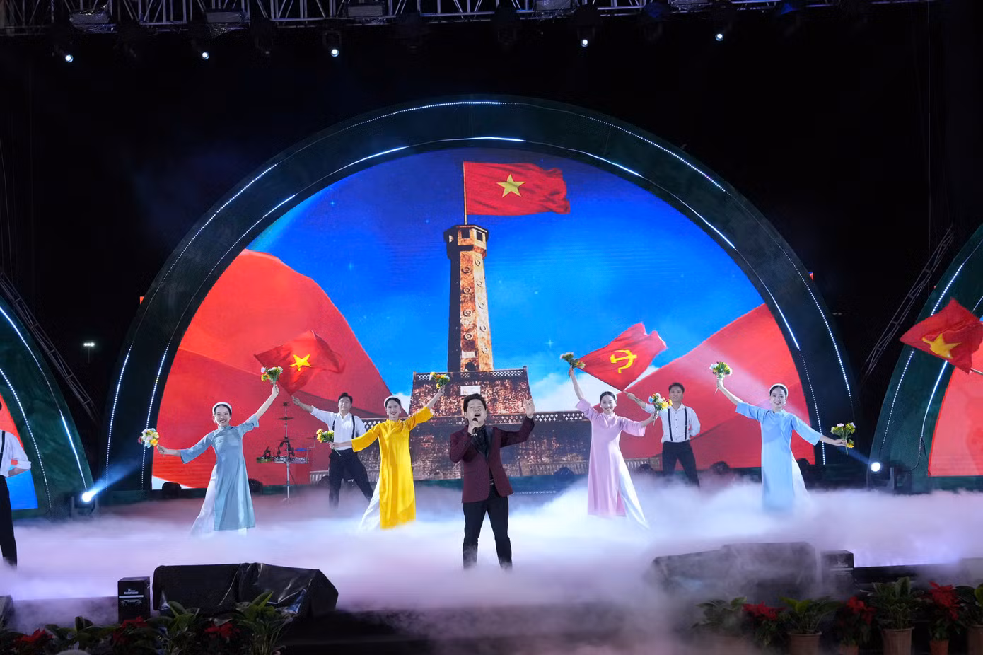 Lễ khai mạc Lễ hội Văn hóa ẩm thực Hà Nội diễn ra tại công viên Thống Nhất (Trần Nhân Tông, Hai Bà Trưng) tối 29/11.