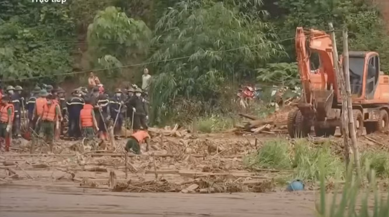 Những hình ảnh đau thương về thiệt hại của cơn bão khiến nhiều người thổn thức, xót xa.