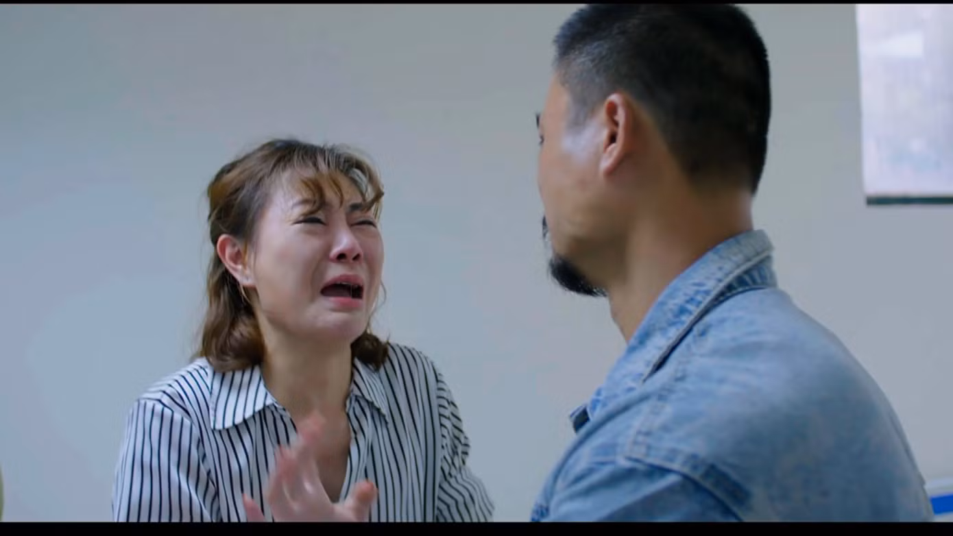 Mỗi khi gặp khó, gặp chuyện, Khanh (Thanh Hương) luôn tìm mọi cách đổ tội lên Trí (Duy Hưng).