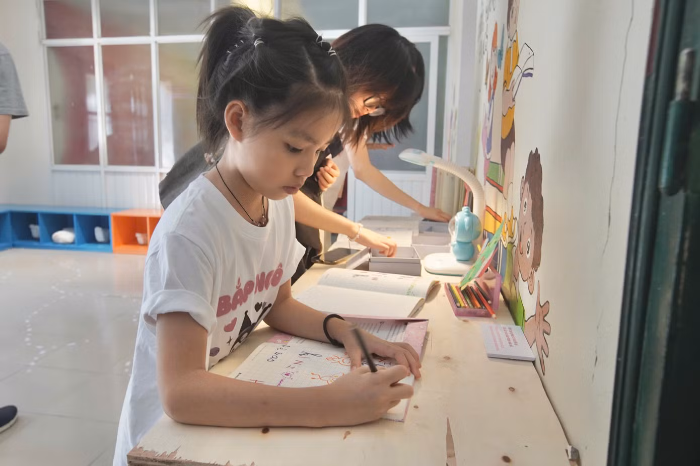 Các hoạt động nằm trong khuôn khổ lễ hội thiết kế sáng tạo tại Cung thiếu nhi Hà Nội những ngày qua đã thu hút sự tham gia của nhiều nghệ sĩ trẻ với các tác phẩm sáng tạo, kết hợp giữa truyền thống và hiện đại.