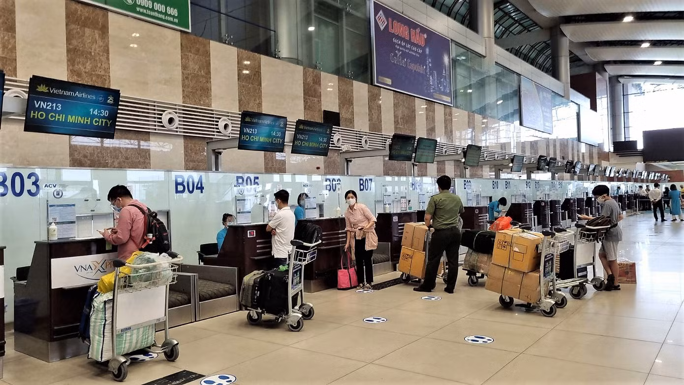 Theo báo cáo, chỉ số trụ cột tụt hạng mạnh như hạ tầng hàng không giảm 17 bậc.