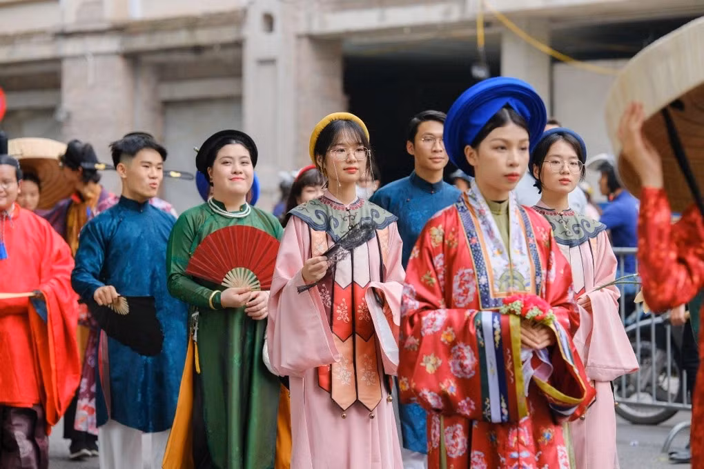 Cổ phục Việt ngày càng được giới trẻ quan tâm, đón nhận.