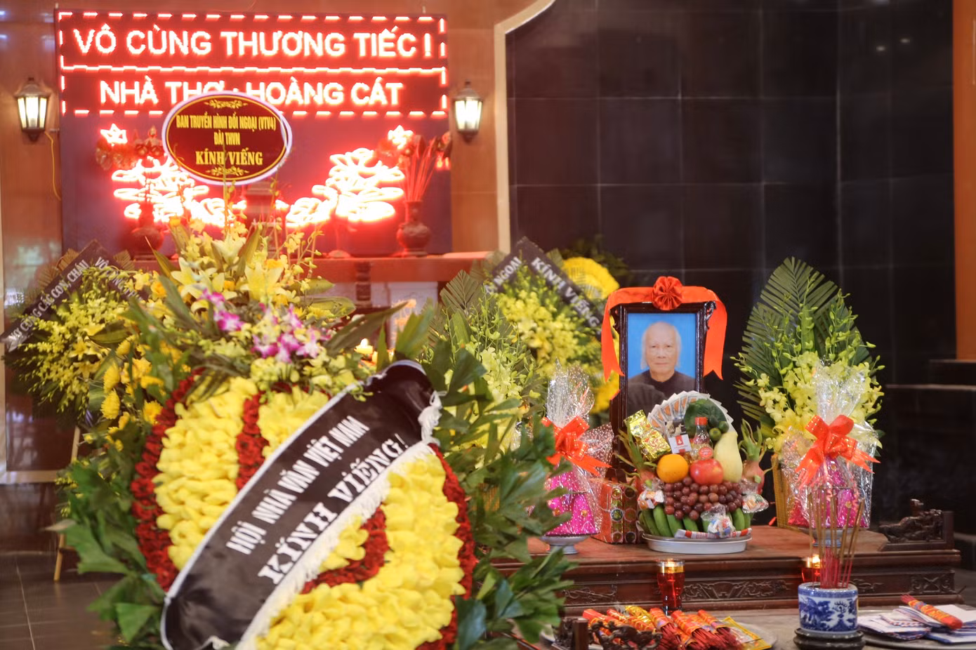Lễ tang nhà thơ Hoàng Cát được tổ chức sáng 4/7 tại nhà tang lễ bệnh viện Thanh Nhàn (Hà Nội).