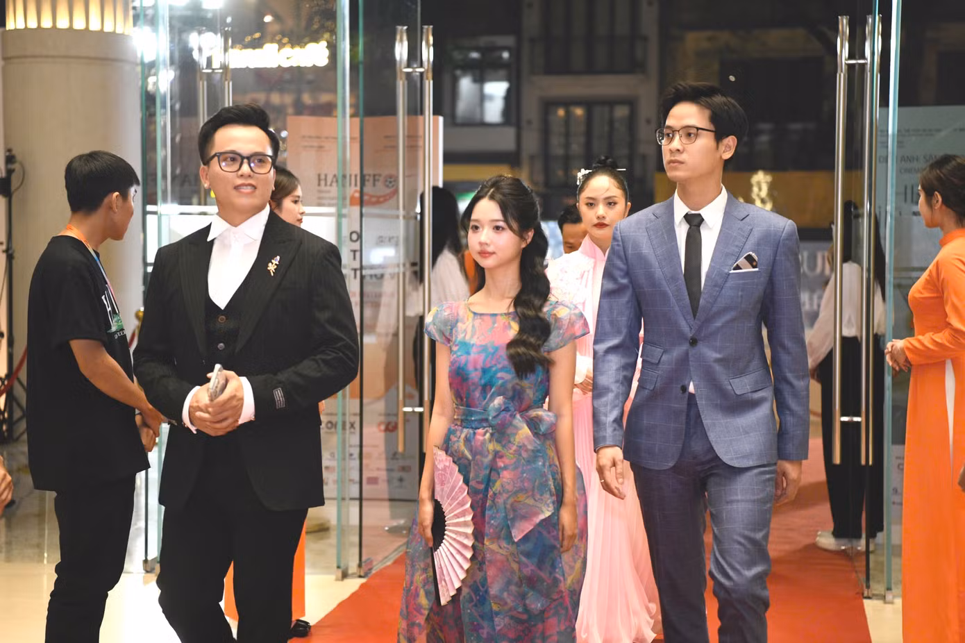 Dàn diễn viên phim Cám tham dự Lễ bế mạc và trao giải HANIFF 2024. Cám là một trong số ít phim kinh dị gia nhập CLB phim trăm tỷ đồng.