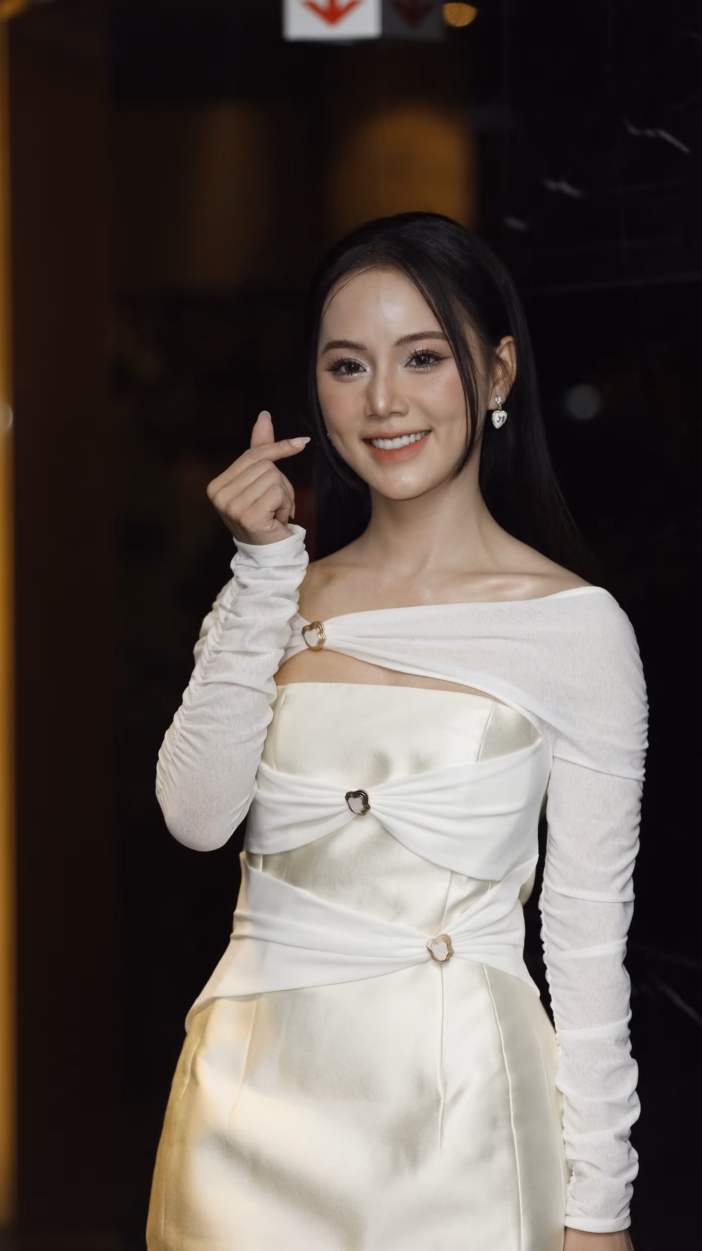 Diễn viên Quang Minh và Minh Thu sánh đôi trong Sao Kim bắn tim sao Hỏa.