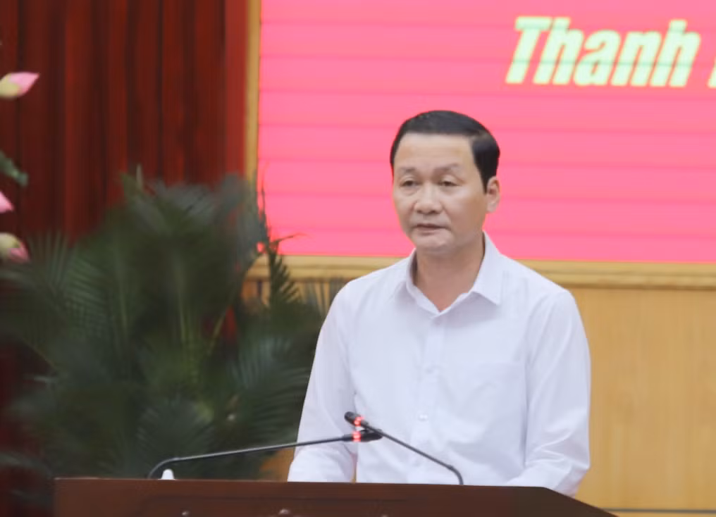 Chủ tịch UBND tỉnh Thanh Hoá Đỗ Minh Tuấn báo cáo tại buổi làm việc.