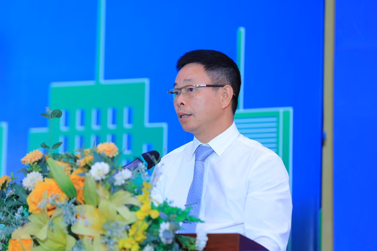 Nhà báo Phùng Công Sưởng, Phó tổng biên tập phụ trách Báo Tiền Phong, Trưởng ban tổ chức cuộc thi phát biểu. Ảnh: Trọng Tài