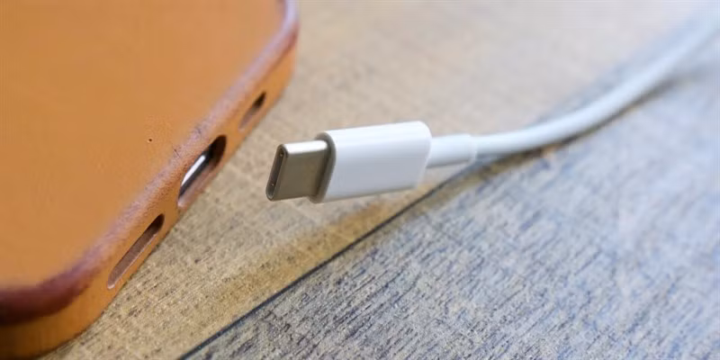 iPhone 15 và iPhone 15 Plus có thể có tốc độ USB 2.0, còn bản Pro và Pro Max thì cao hơn. (Ảnh: ScreenRant)