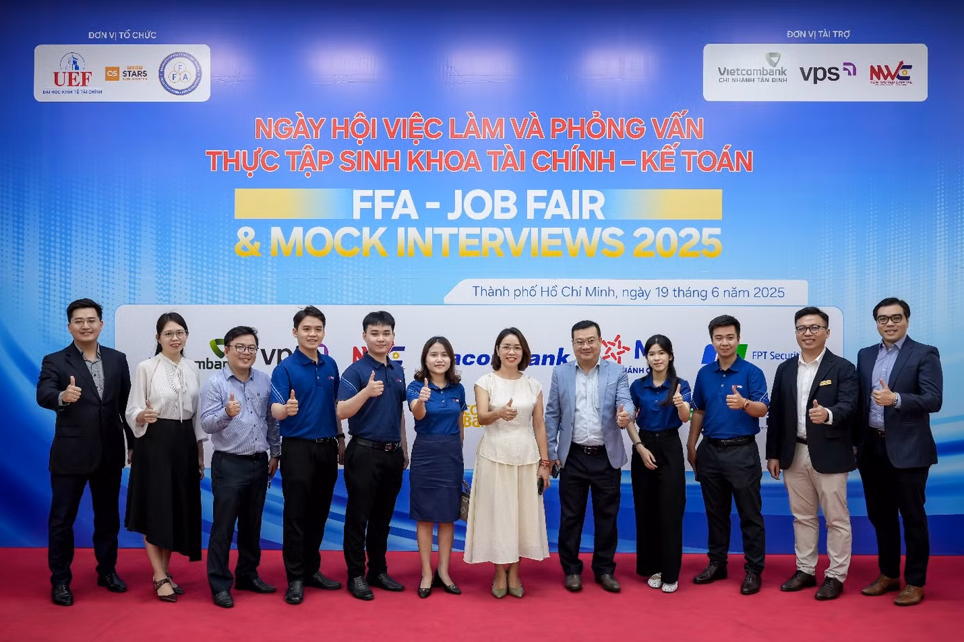 Hai chương trình ngành Ngôn ngữ Anh và Tài chính - Ngân hàng đạt tiêu chuẩn kiểm định FIBAA