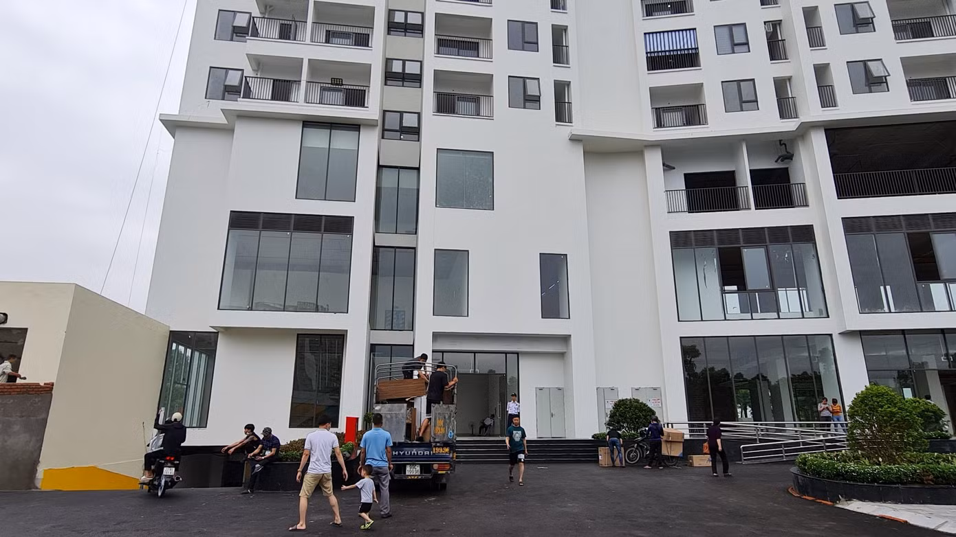 Hoạt động chuyển đồ đạc sinh hoạt gia đình hay đồ làm nội thất diễn ra sôi động tại dự án Tecco Diamond Thanh Trì.