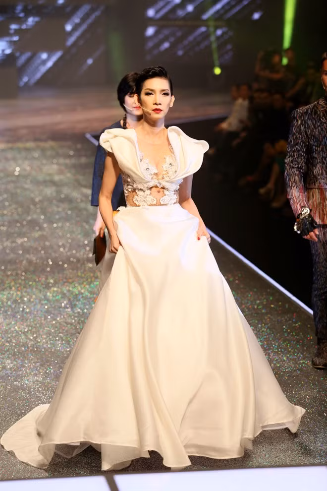 Vietnam’s Next Top Model 2014 bất ngờ có 2 quán quân ảnh 2