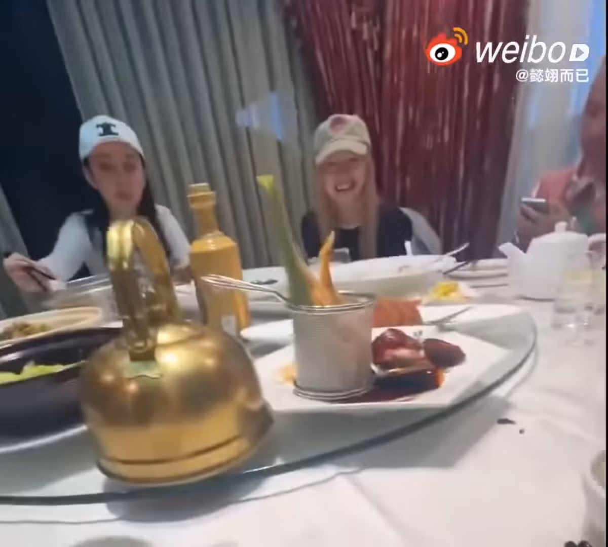 Trịnh Sảng khiến cư dân mạng không thể nhận ra vì nhuộm tóc.