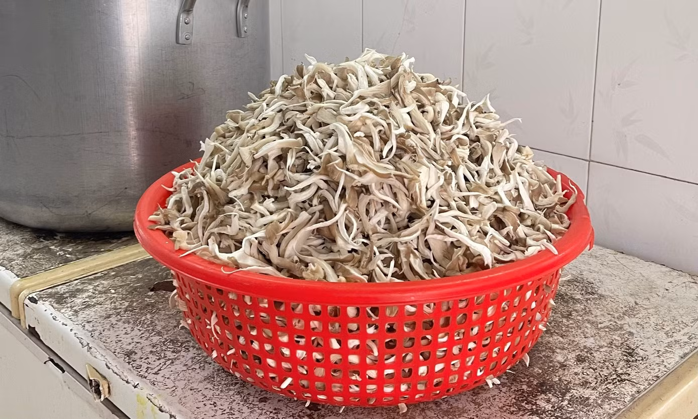Những bữa ăn Toàn nấu được chuẩn bị kỹ càng từ nguyên liệu đến quy trình nấu. Nguyên liệu phải tươi, có giấy phép đảm bảo an toàn vệ sinh, nguồn gốc rõ ràng. Khi nấu luôn chú tâm, nhiệt huyết để có những suất ăn ngon miệng đến với bệnh nhân.