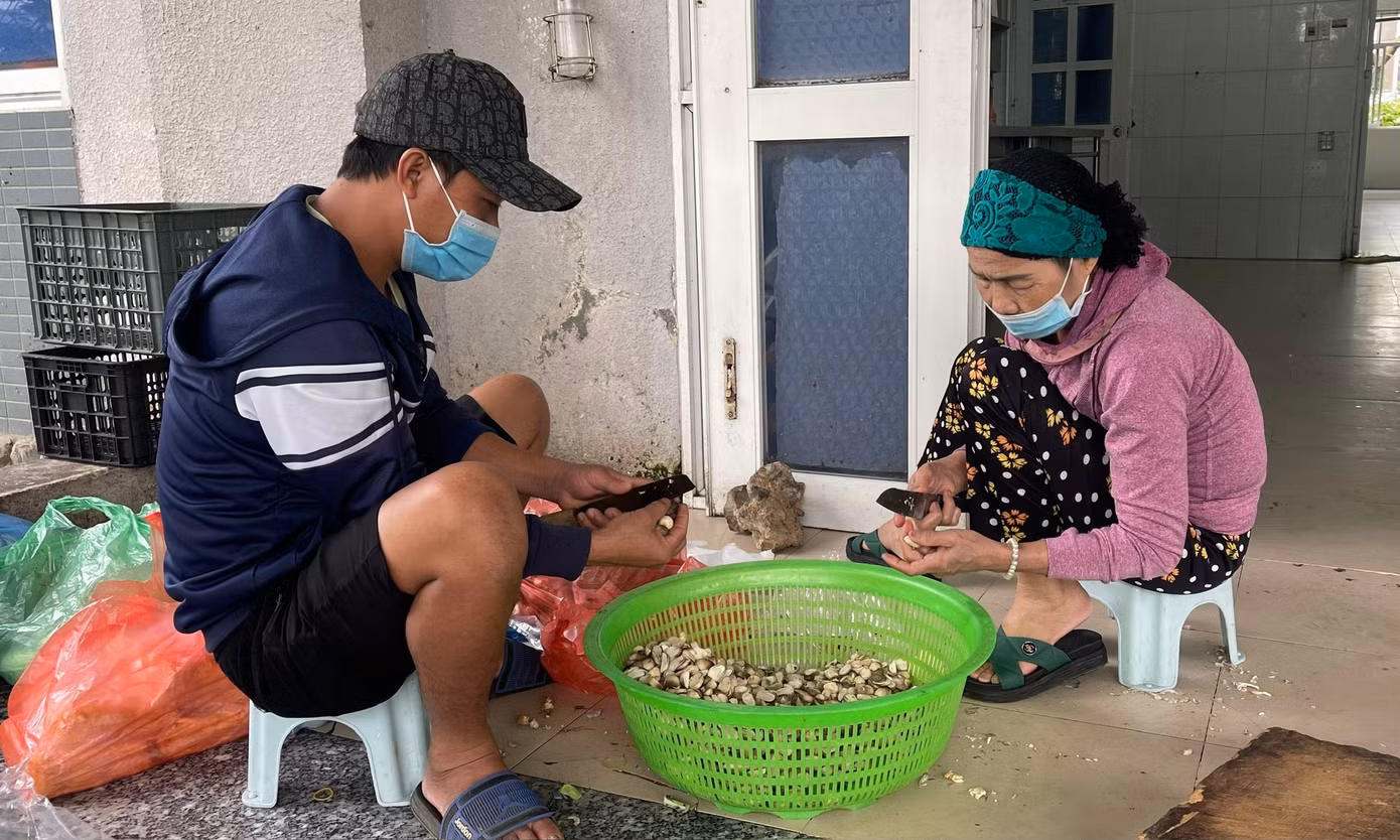 Toàn luôn nhận được sự ủng hộ, giúp đỡ nhiệt tình từ các mạnh thường quân, nhà hảo tâm, nhân viên nhà bếp và cả gia đình bệnh nhân.