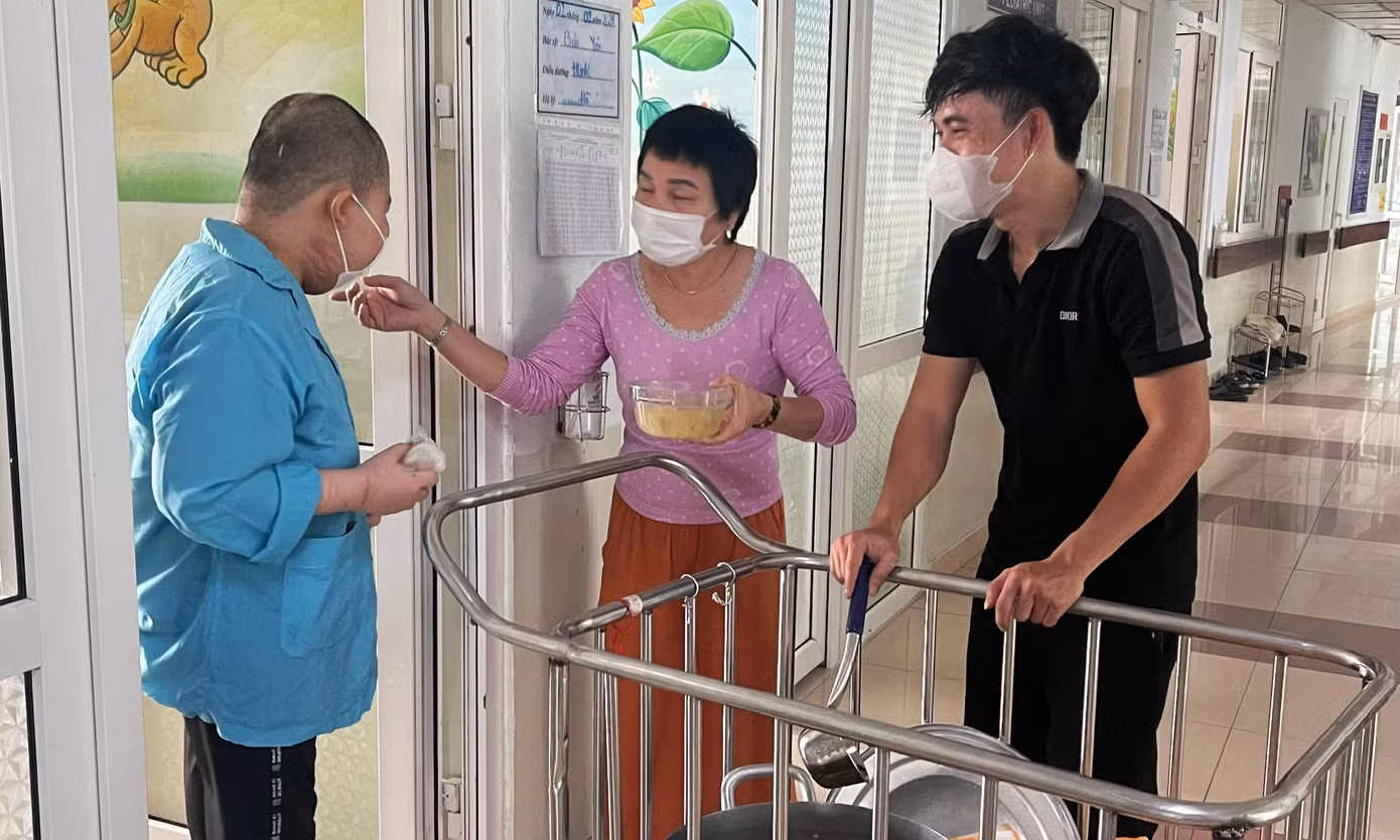 Bên cạnh việc nấu ăn tại các bệnh viện tại Đà Nẵng, Toàn còn tham gia các chuyến nấu ăn thiện nguyện đến các bệnh viện vùng sâu của tỉnh Quảng Nam như Bắc Trà My, Nam Trà My,…