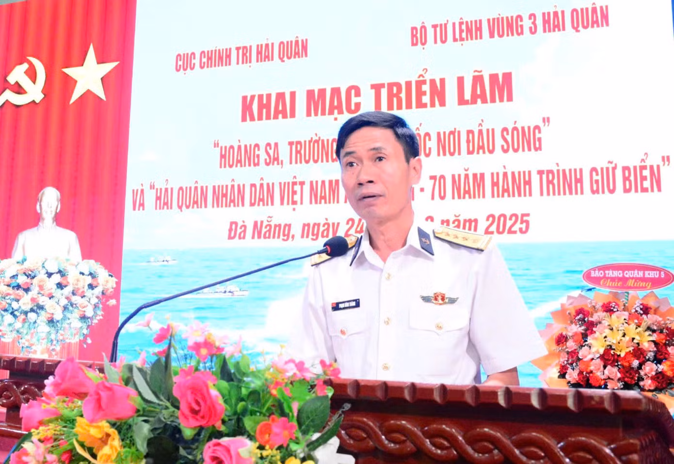 Đại tá Phạm Đình Thành, Phó Chính ủy Vùng 3 Hải quân phát biểu khai mạc. Ảnh: Hoàng Diệu