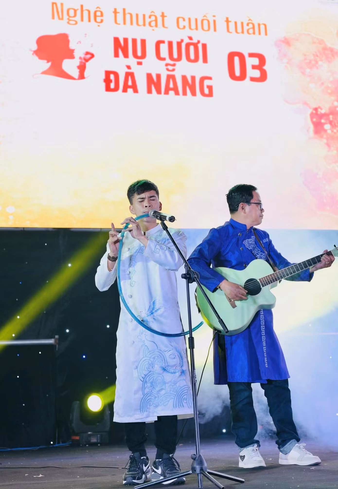 Tiết mục độc lạ của Tý Quậy tại chương trình nghệ thuật cuối tuần Nụ cười Đà Nẵng 03 do Sở Văn hóa và Thể thao thành phố Đà Nẵng tổ chức mới đây. Ảnh: NVCC.
