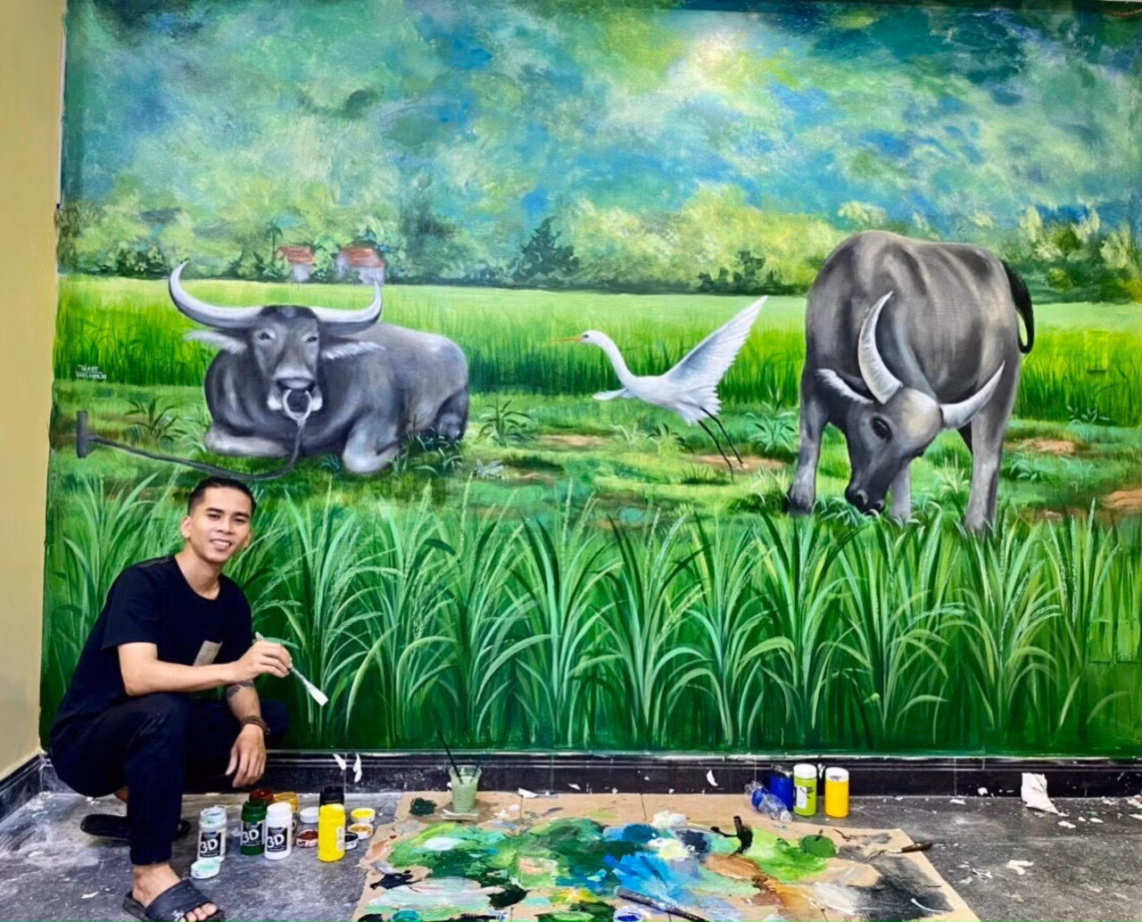 Trung cho biết mình từng là sinh viên Cao đẳng Mỹ thuật Đồng Nai. Vì đời sống khi ấy quá khó khăn nên buộc phải nghỉ học giữa chừng, nhưng niềm đam mê hội họa trong anh luôn cháy bỏng.