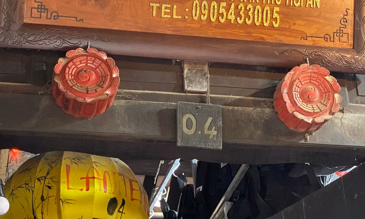 Hiện nay, phố cổ Hội An có hơn 20 loại mắt cửa khác nhau. Đa số có dạng hình tròn, lục giác, bát giác hoặc cắt khấc thành 6, 8 cánh hoa cúc, một số ít có dạng hình vuông, hình nửa khối cầu dẹt… Trình duyệt của bạn không hỗ trợ hiển thị video. Video clip: Bách Viên
