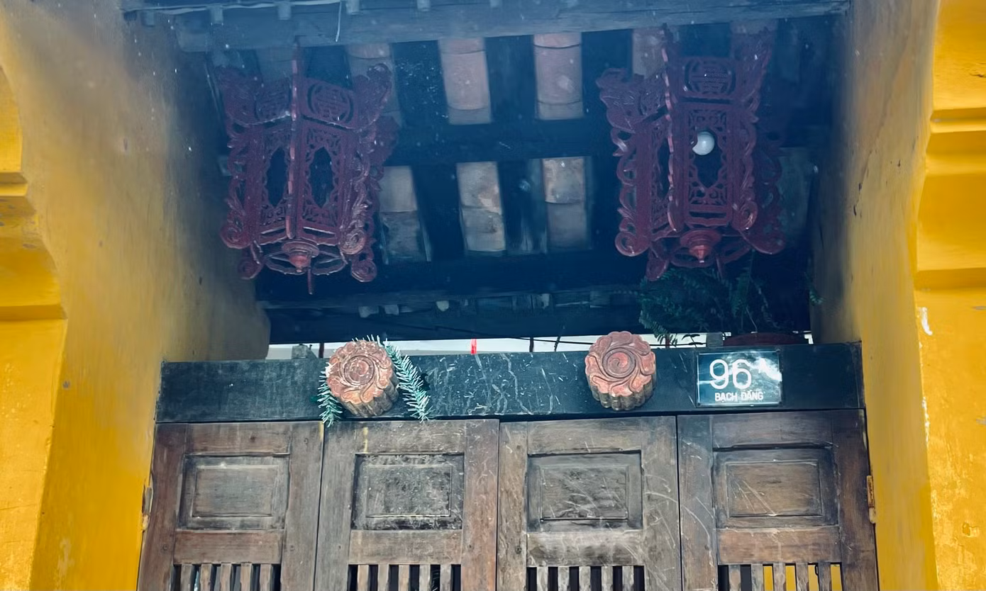Ngoài ra, “mắt cửa” còn thể hiện cho khát vọng về cuộc sống ấm no, hạnh phúc, tránh được hoạn nạn, rủi ro, không cho tà ma xâm phạm vào nhà gây bệnh tật, gia đình xáo trộn…