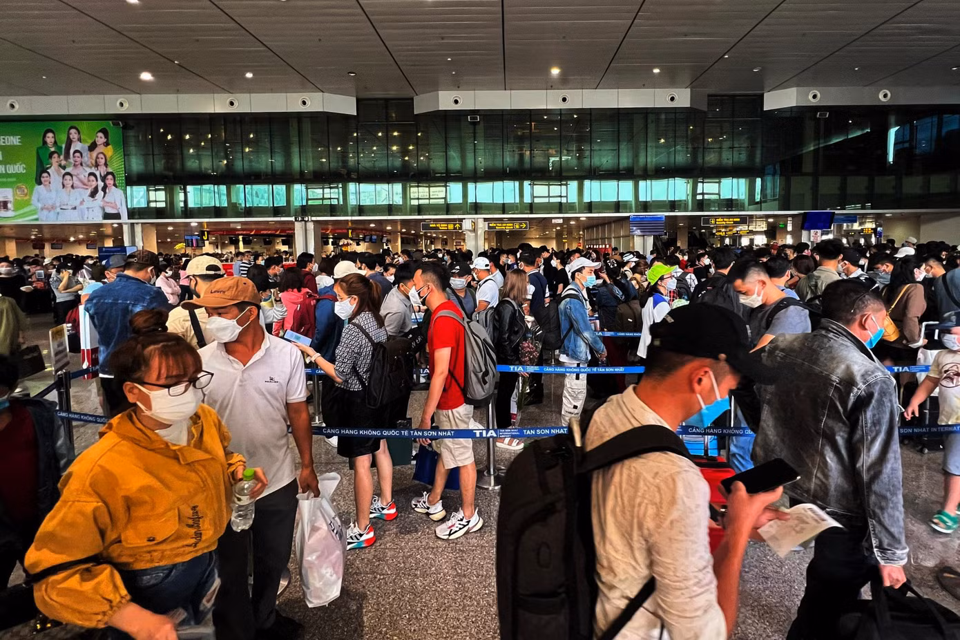 Dự báo có khoảng hơn 73.000 hành khách về quê thông qua sân bay Tân Sơn Nhất trong hôm nay. Đây là số lượng khách cao nhất trong những ngày qua.