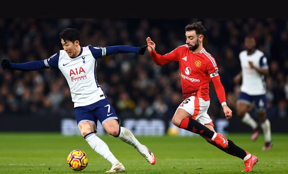 Gary Neville cho rằng chỉ có Bruno Fernandes lọt được vào đội hình của Tottenham.
