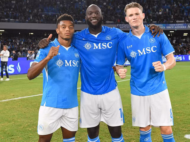 Lukaku và McTominay tỏa sáng tại Napoli.